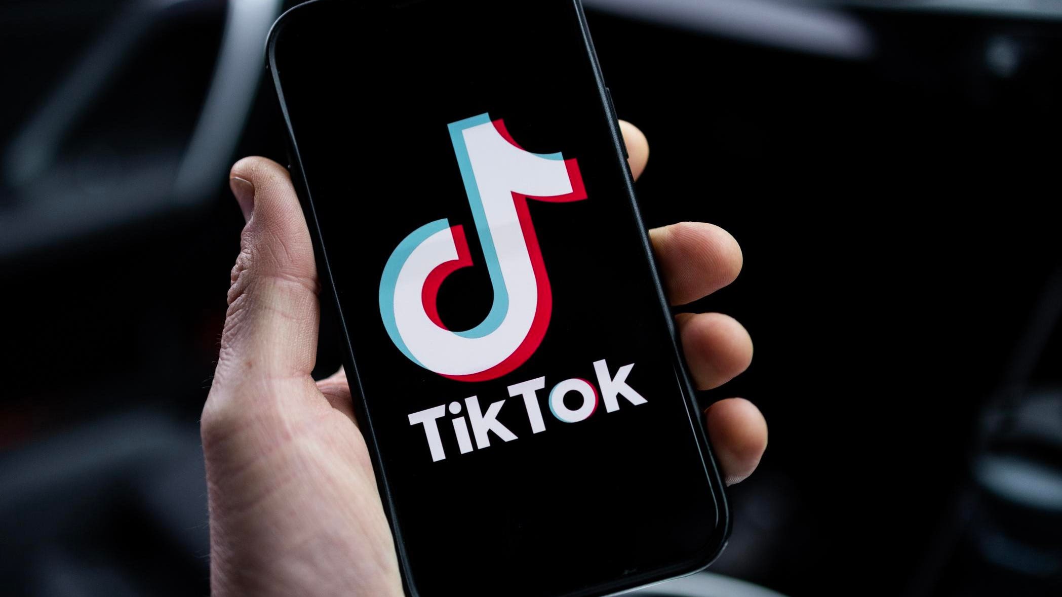 Tin lời 'like dạo' trên TikTok để kiếm tiền, hàng ngàn người 