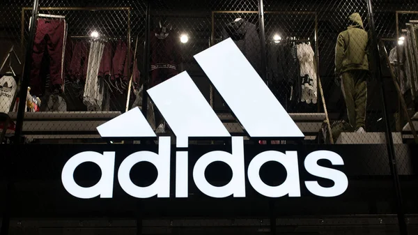 Обои бренды, adidas, фон, логотип картинки на рабочий стол 