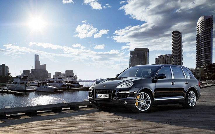 Porsche Cayenne 2024 thêm sức mạnh, nhiều màn hình hơn